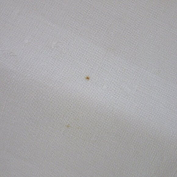 Off white linen & cotton cloth napkins with scalloped edge and corner lace trim - Picture 6 of 6